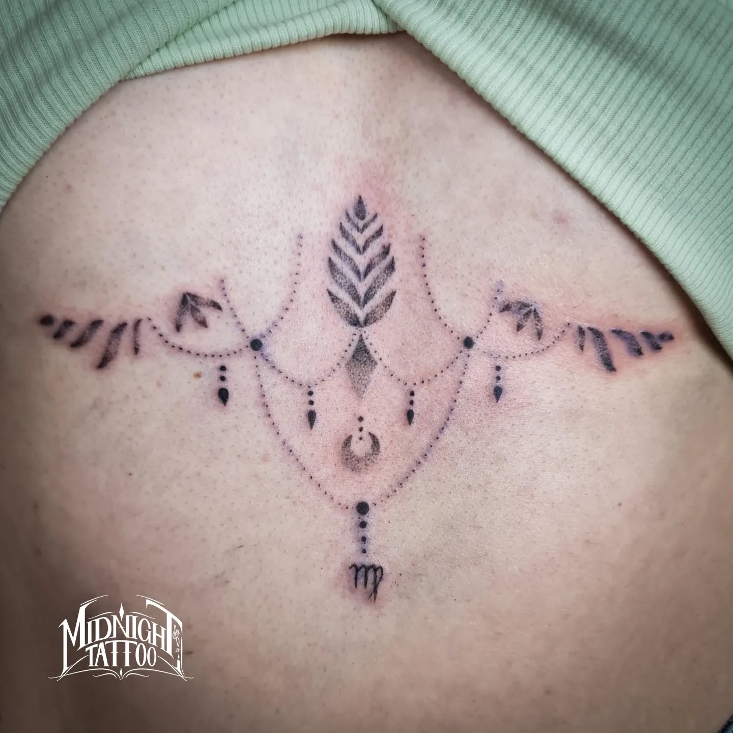 instagram tattoo dotwork underboob stil stile style preis