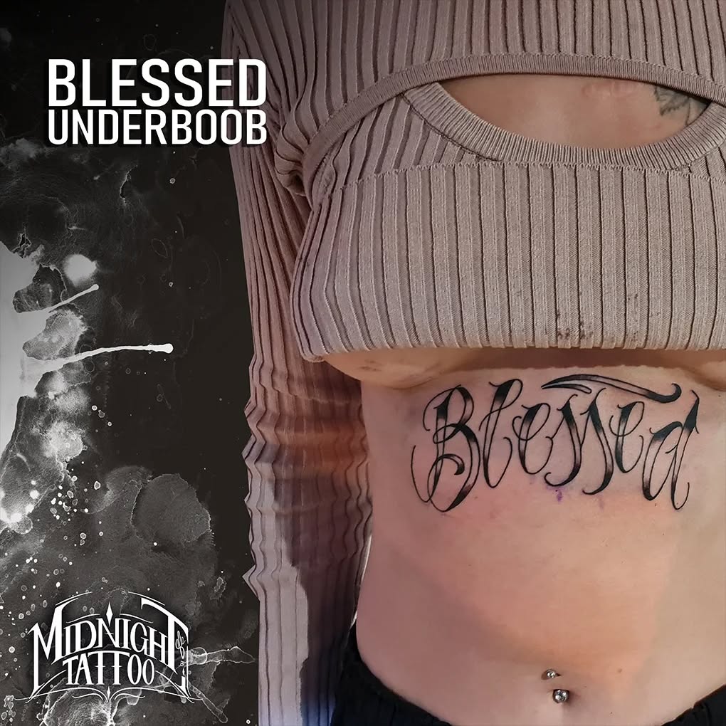 lettering tattoo schrift blessed instagram underboob stil stile style preis